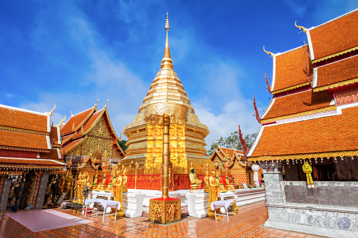 The majestic golden pagoda of Wat Phra That Doi Suthep temple in Chiang Mai, Thailand.