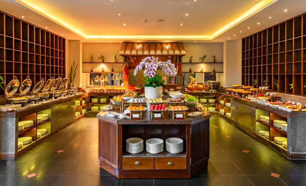 An elegant and abundant hotel buffet in Hoi An, offering a wide selection of delicious dishes.